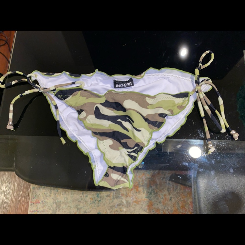 String Bikini Camo Cheeky Bottoms – Size M